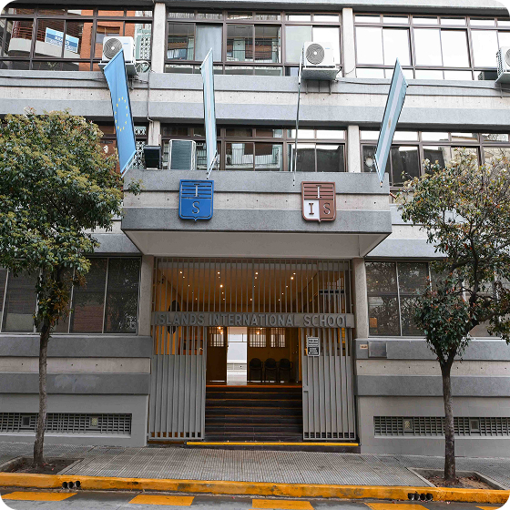 Frente del Colegio Islands